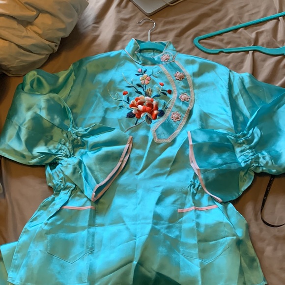 BEAUTIFUL Vintage silky Chinese embroidered pajamas with pink detailing - Picture 14 of 17